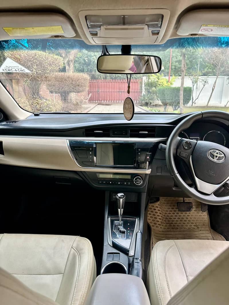 * Toyota Corolla Altis 2016 Model 2017 registered 4