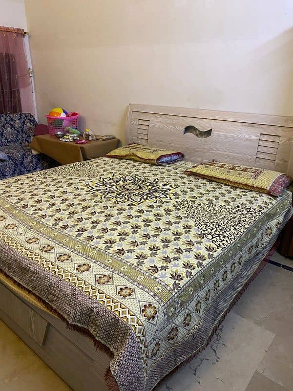 Double bed without mattress & dressing 1