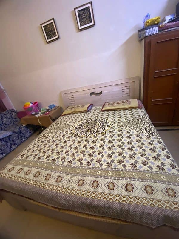 Double bed without mattress & dressing 2