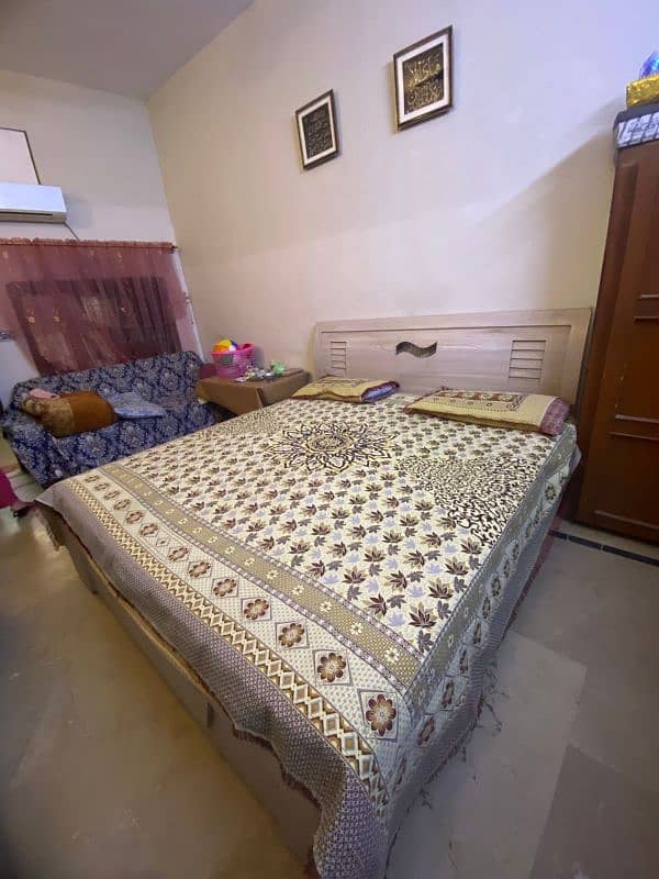 Double bed without mattress & dressing 4