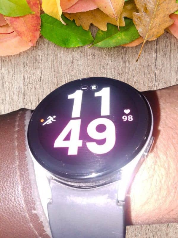 "Samsung Galaxy Watch 5 (44mm) - Excellent Condition with Accessories" 2