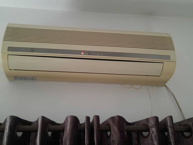 TCL AC for sale 1 ton Non inverter good Condition 2