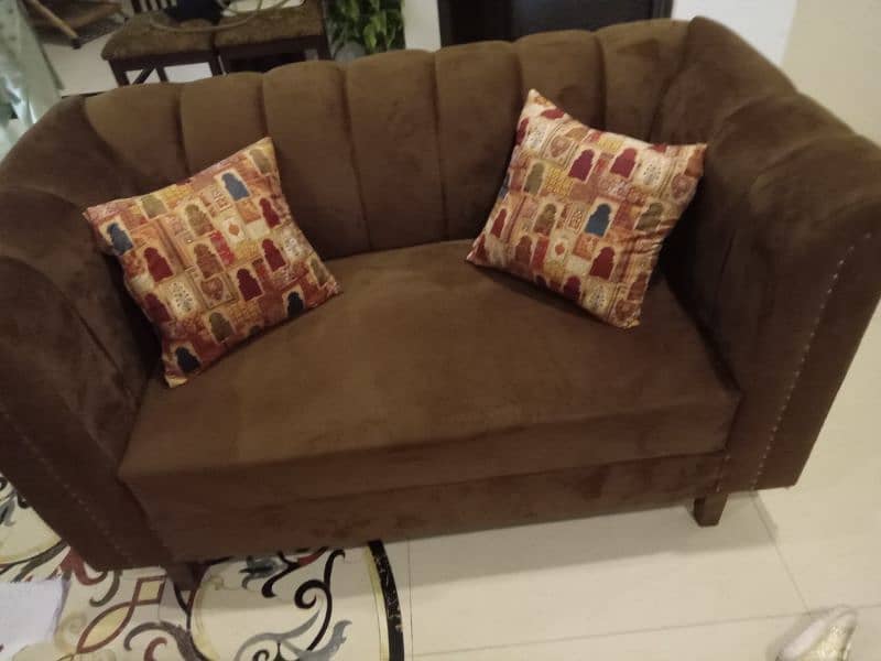 brown color and new sofa set 0