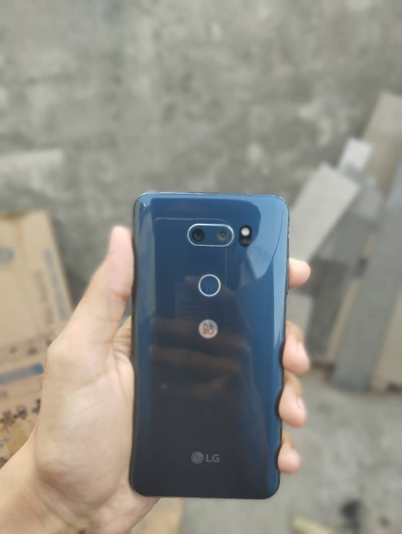 LG V30 Plus 1