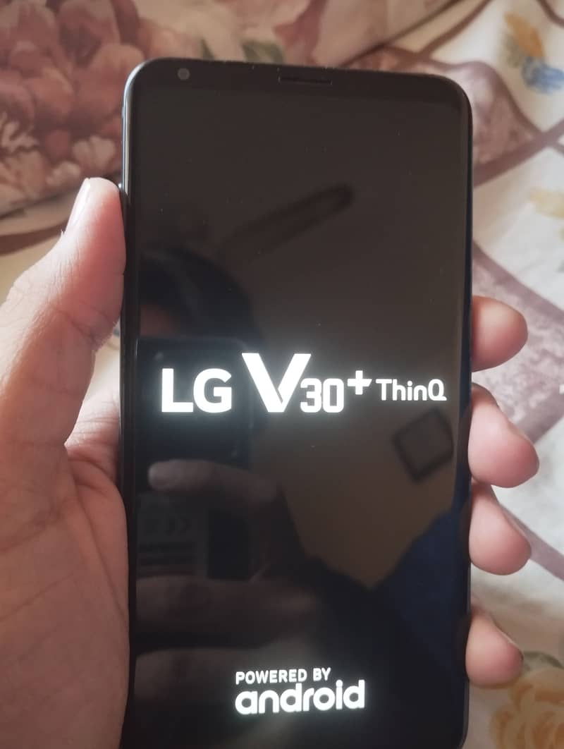 LG V30 Plus 3