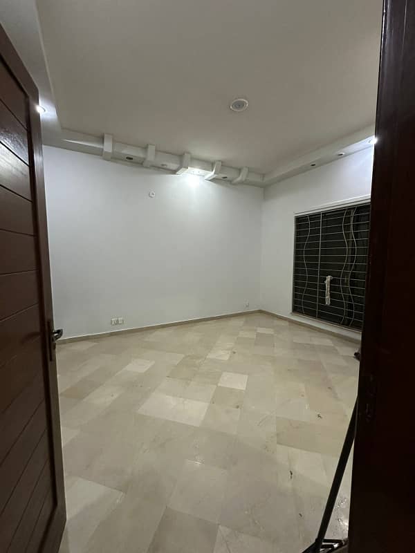 DHA Phase 3, 01 Kanal, 03 Bed, Luxurious Upper Portion Available For Rent. 7