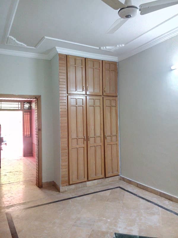 G11 30 - 60 UPPER PORTION FOR RENT NEAR PARK 1