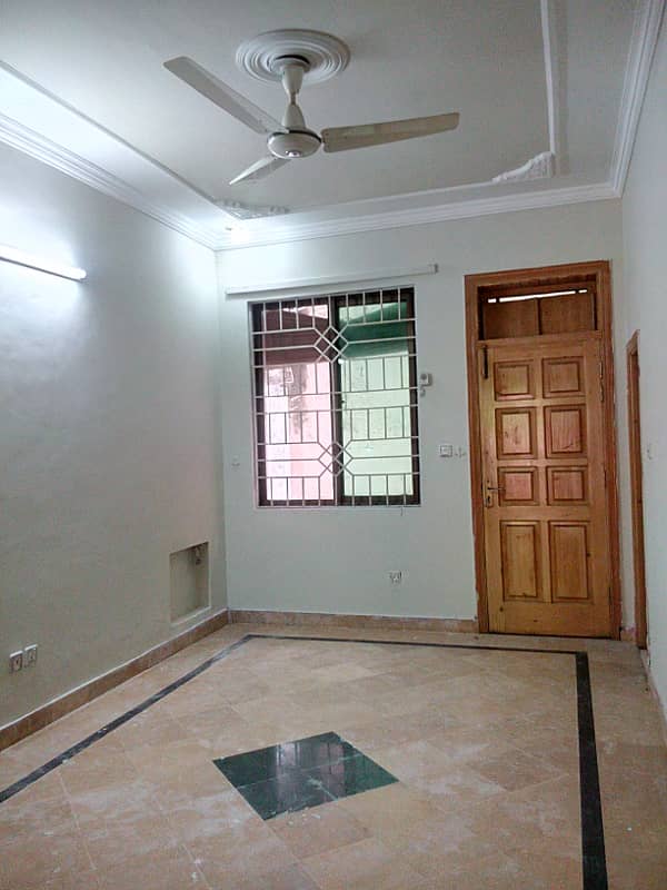 G11 30 - 60 UPPER PORTION FOR RENT NEAR PARK 3