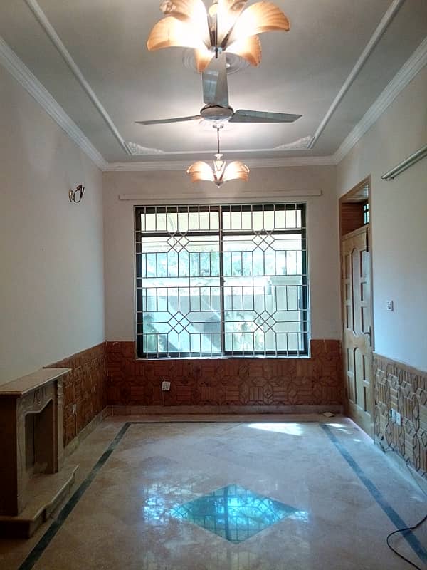 G11 30 - 60 UPPER PORTION FOR RENT NEAR PARK 5