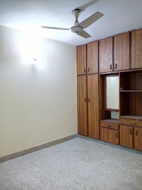 G11 25- 50 GROUND PORTION FOR RENT NEAR PARK SMALL FAMILY ONLY 2