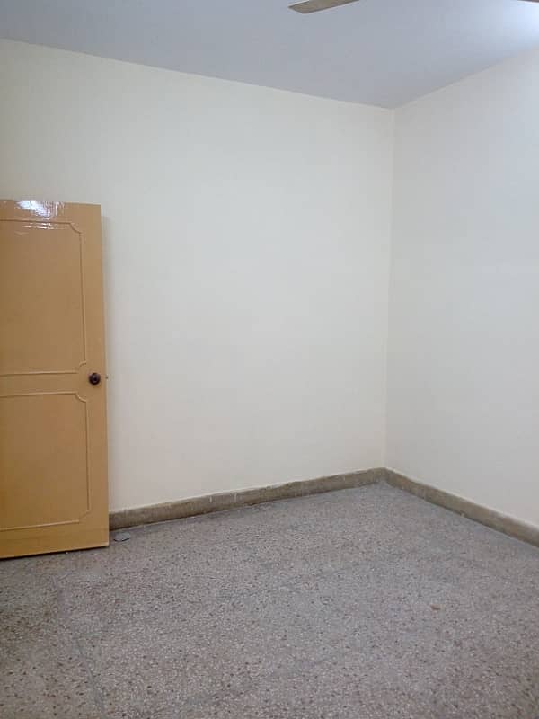 G11 25- 50 GROUND PORTION FOR RENT NEAR PARK SMALL FAMILY ONLY 5