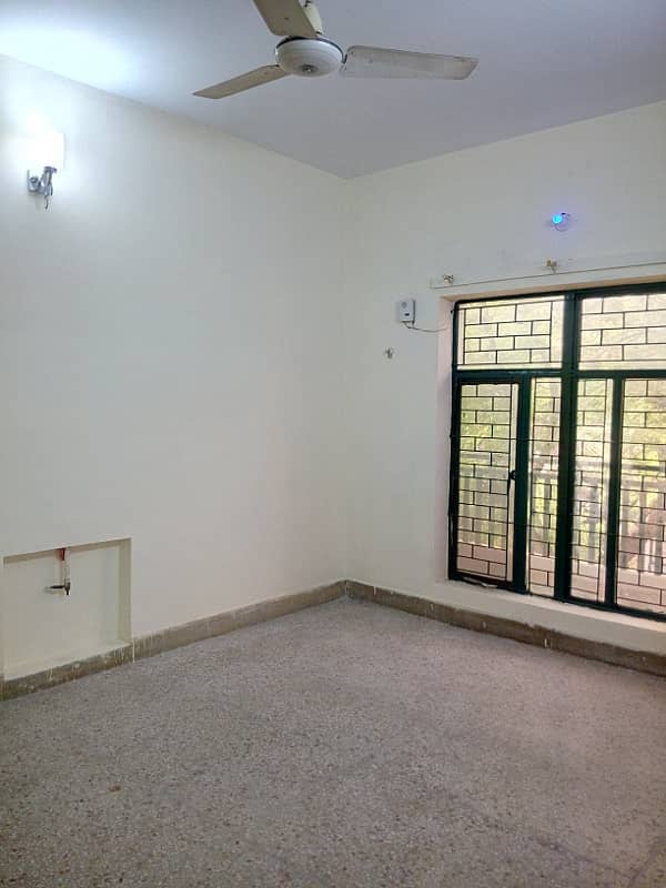 G11 25- 50 GROUND PORTION FOR RENT NEAR PARK SMALL FAMILY ONLY 6