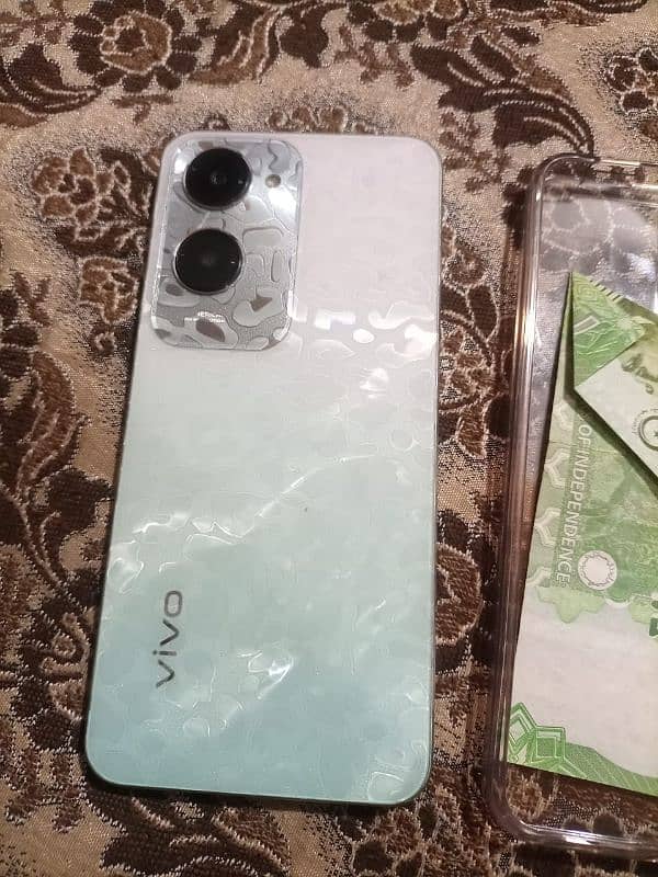 Vivo y18 . lush condition. 4+4/128. urgent sale 0