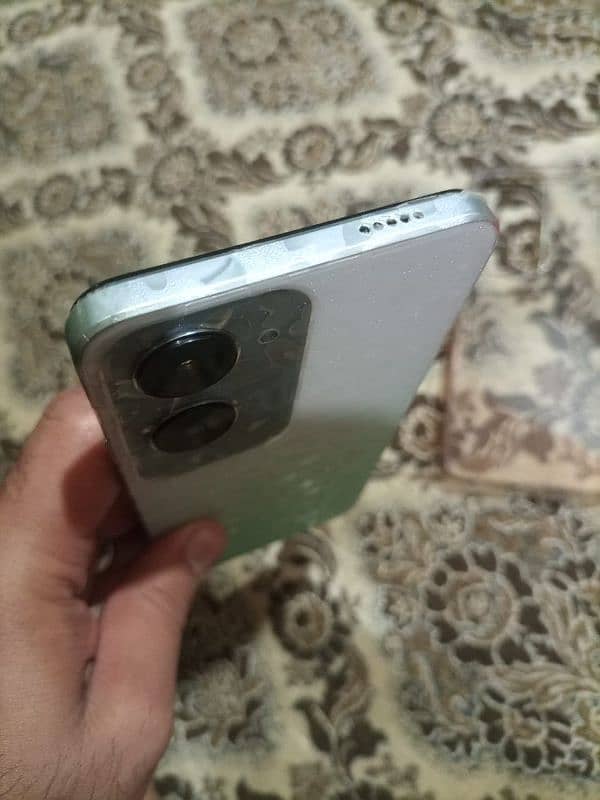 Vivo y18 . lush condition. 4+4/128. urgent sale 1