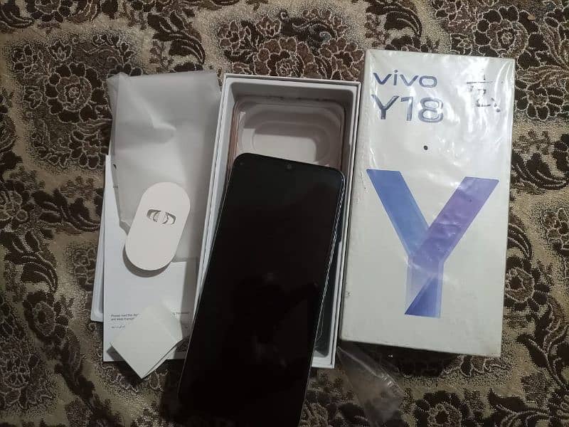 Vivo y18 . lush condition. 4+4/128. urgent sale 2