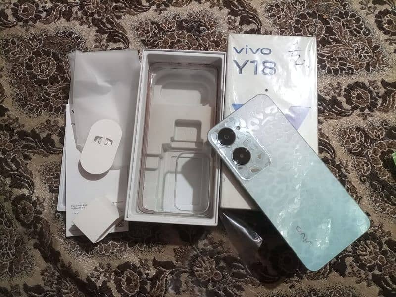 Vivo y18 . lush condition. 4+4/128. urgent sale 4