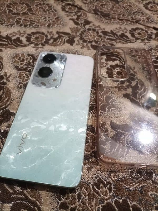 Vivo y18 . lush condition. 4+4/128. urgent sale 8