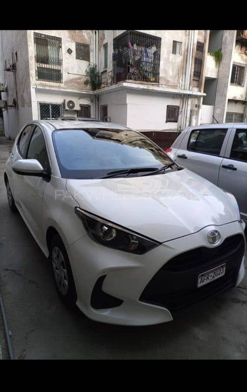 Toyota Yaris Hatchback X 2022 4