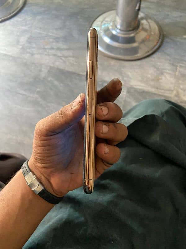 10/10 condition iphone 11 pro max 64 gb 6