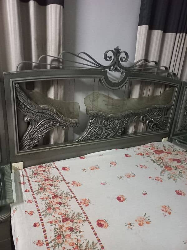 deco complete bed set with iron detailing 2