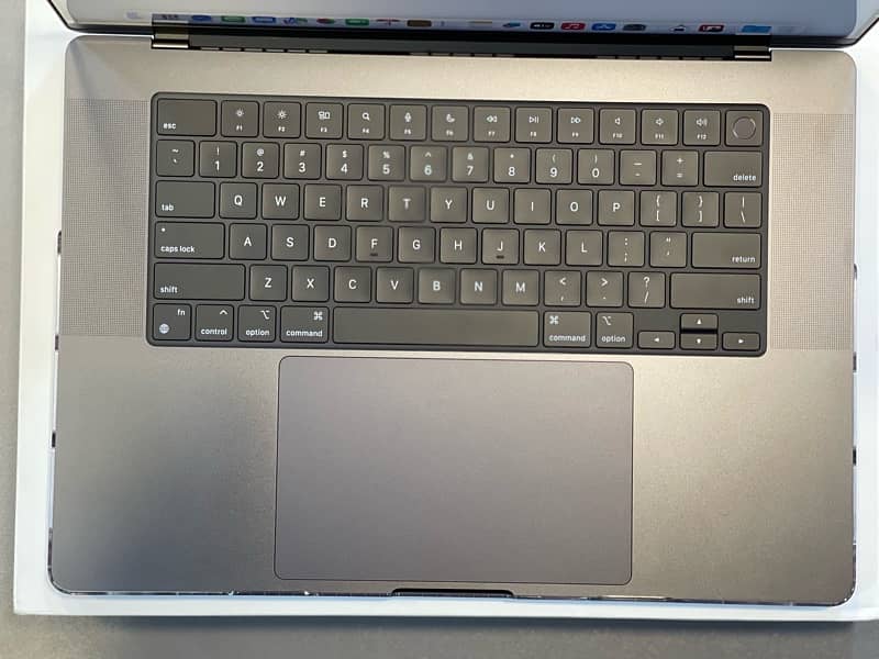 Macbook Pro M3 Pro chip 16inch 2023 4