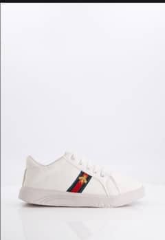 White sneakers all season light weight