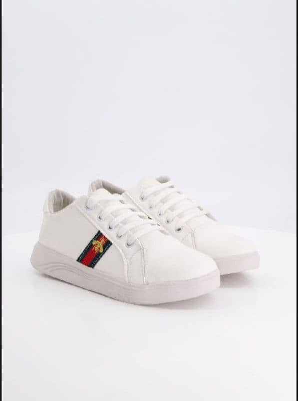 White sneakers all season light weight 1