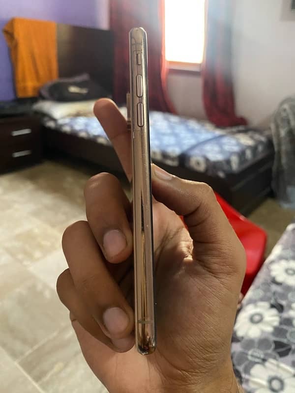 apple iphone XS approved with box 1