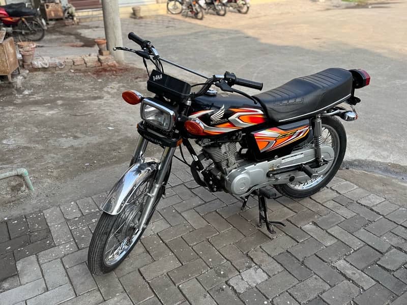 Honda 125 black color for sale 0