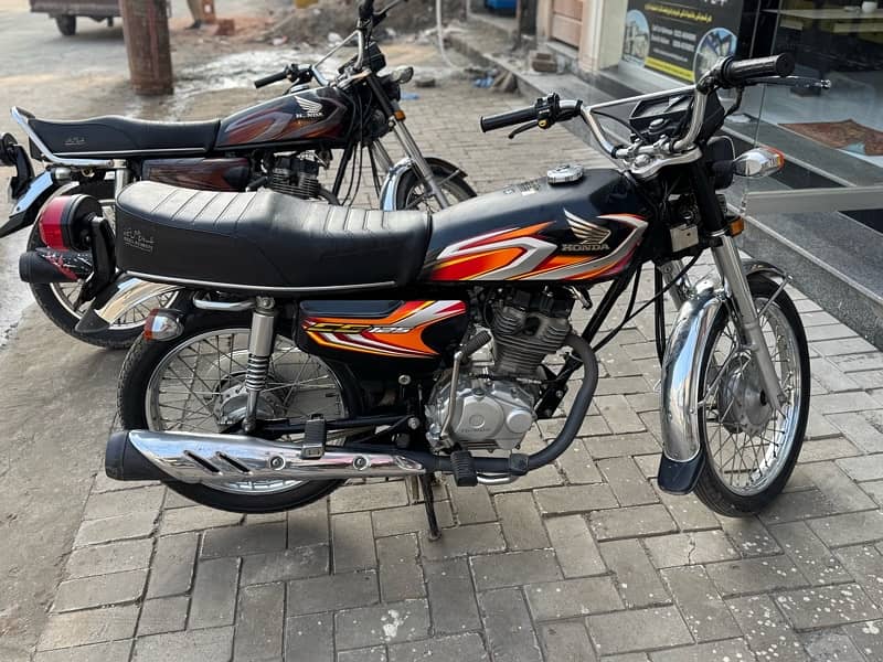 Honda 125 black color for sale 1