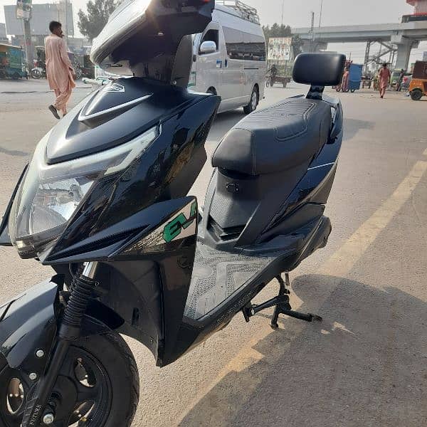 electric scooty bike yj future azadi model 4