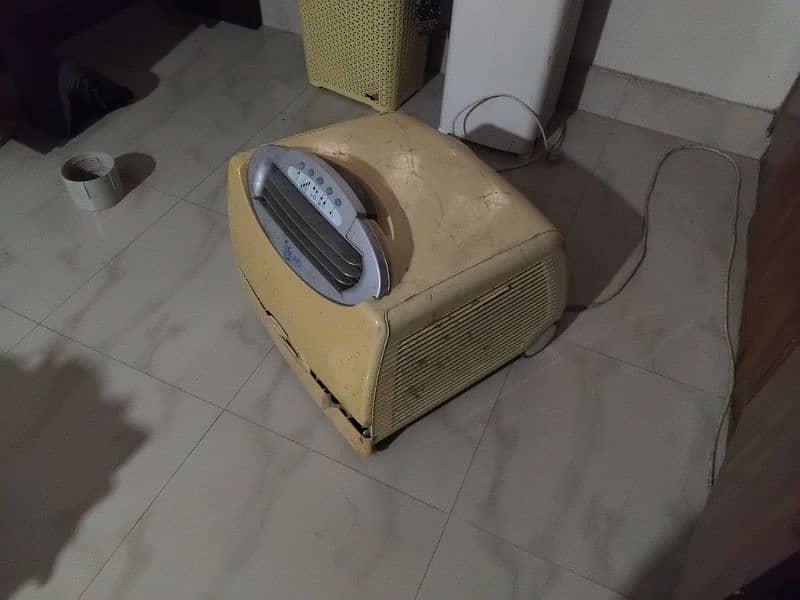 220 watt ac in running condition . . best for small rooms and offices 2