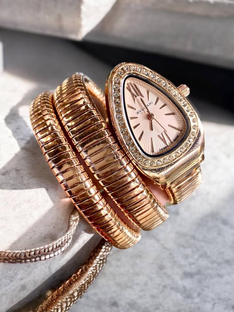 "Luxurious Bulgari Serpenti-Inspired Watch - Elegant Design for Women" 1