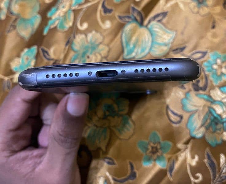 iphone 11 black colour 64 gb non pta 7