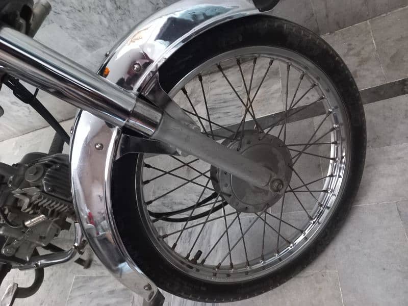 For Sale engine hundreds tyre tube new bike bilkol fit hai 03036319340 4