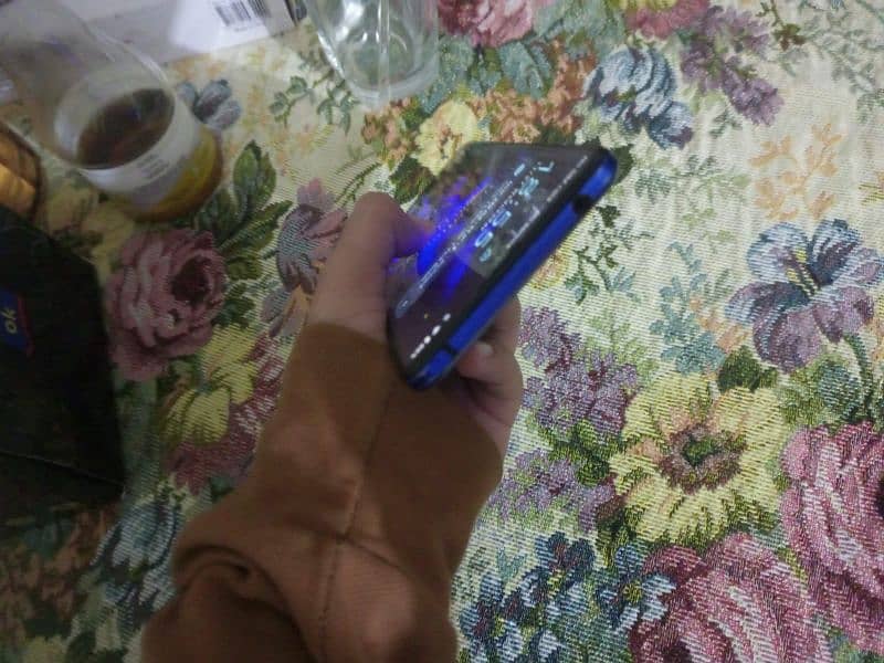 Aquos r5 in good condition 1