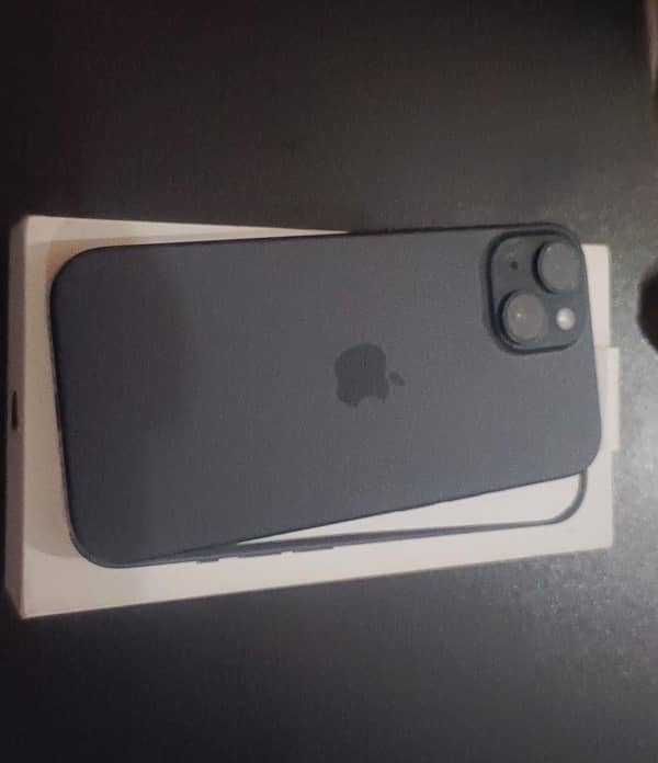 iPhone 15 128GB 4