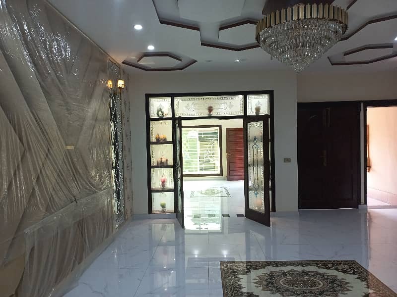 10 Marla Luxury House For Sale 13