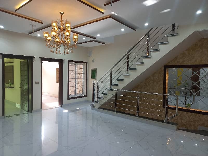 10 Marla Luxury House For Sale 21