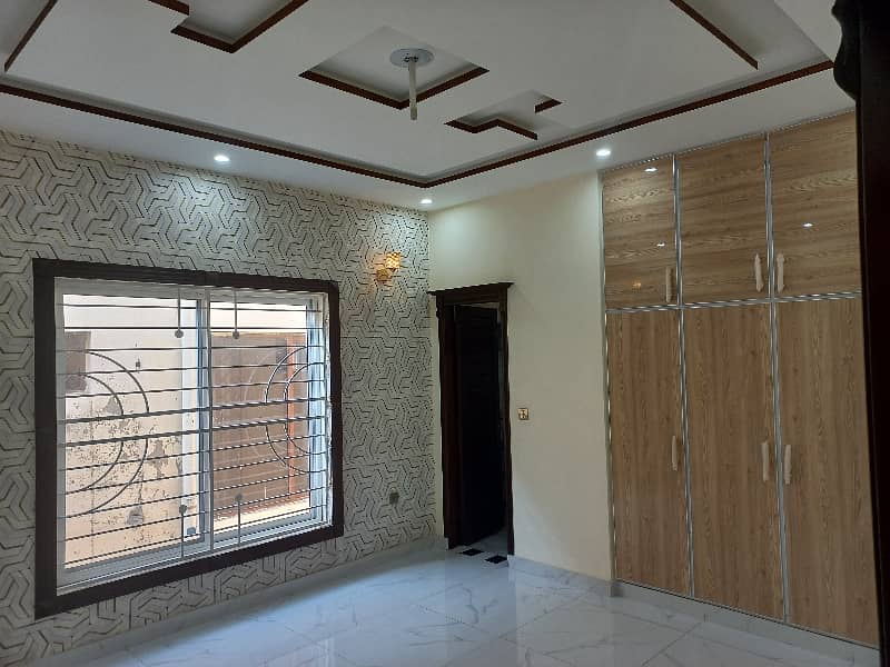 10 Marla Luxury House For Sale 23