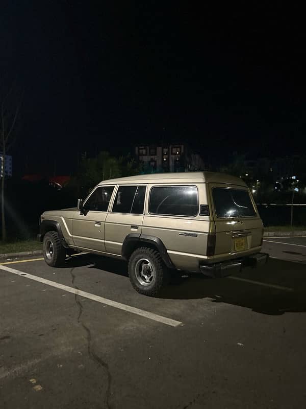 Toyota Land Cruiser 1988 3