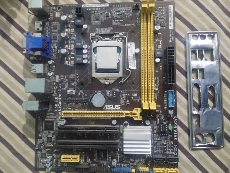 AsusTeK BM6AD WITH Core i7-4770 0