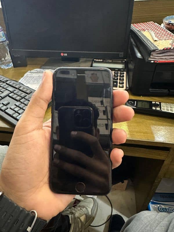 IPHONE 7 32GB PTA APPROVED 1