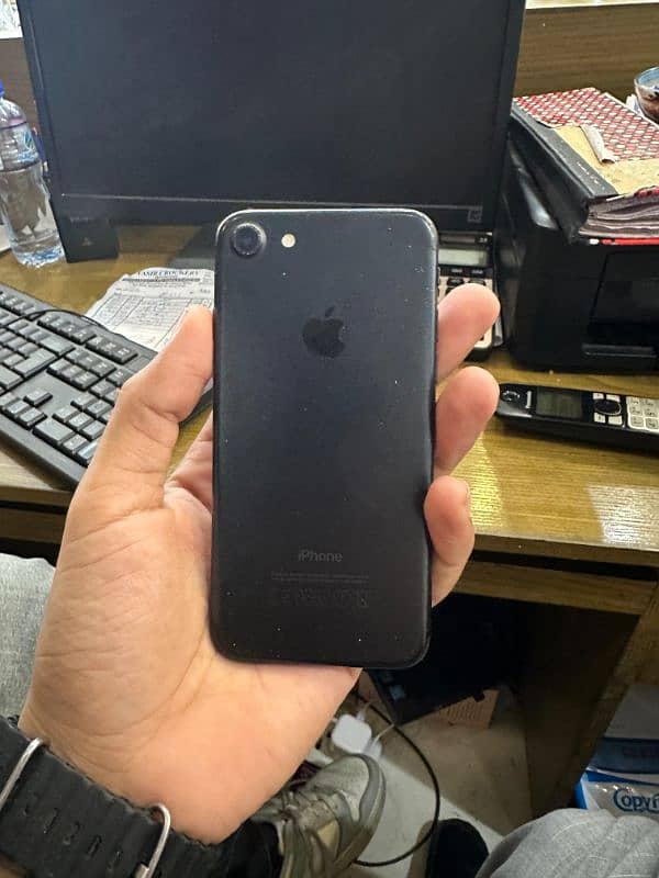 IPHONE 7 32GB PTA APPROVED 2