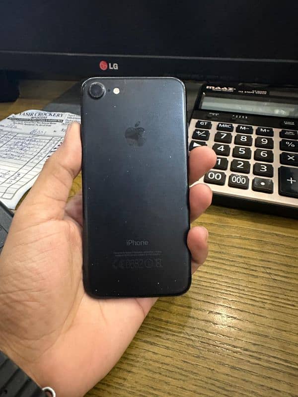 IPHONE 7 32GB PTA APPROVED 5