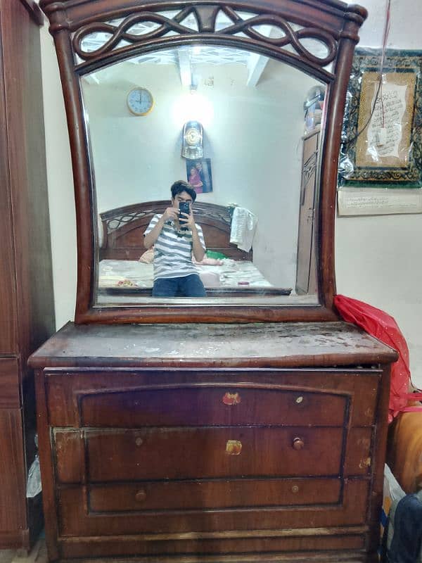 dressing table 0