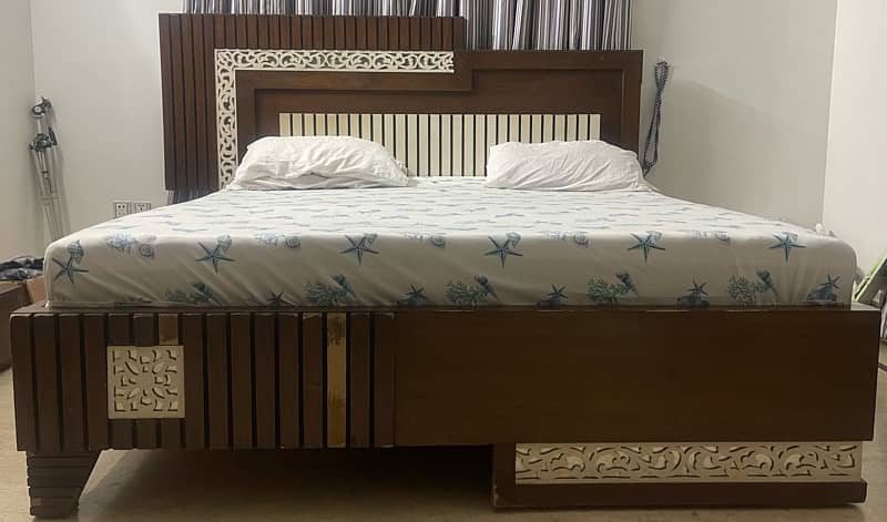 King size bed 76x80 inch 0