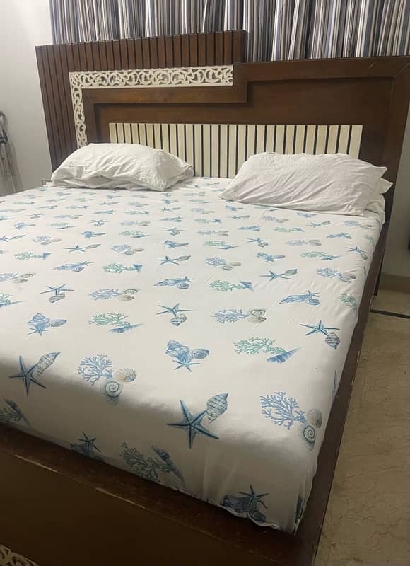 King size bed 76x80 inch 1