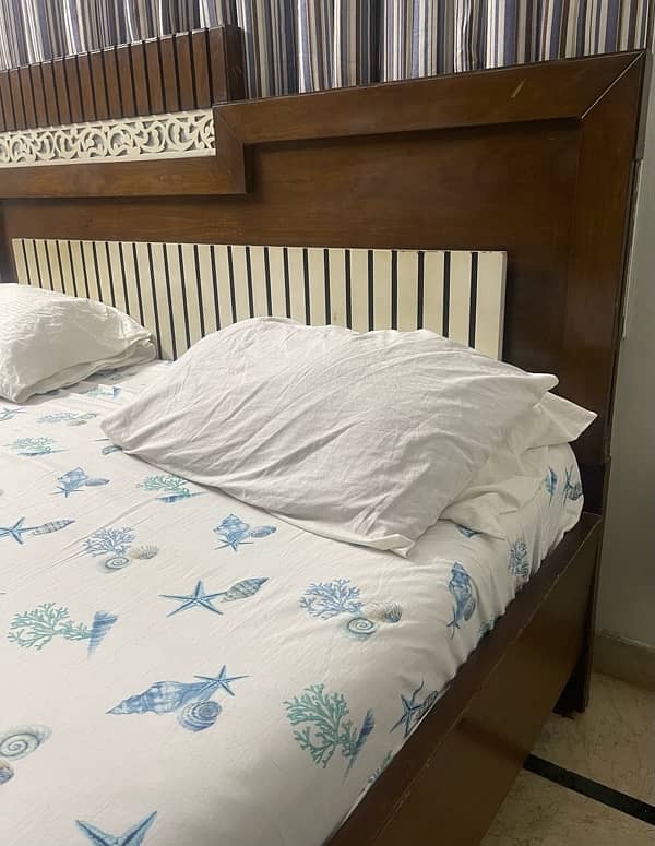 King size bed 76x80 inch 2