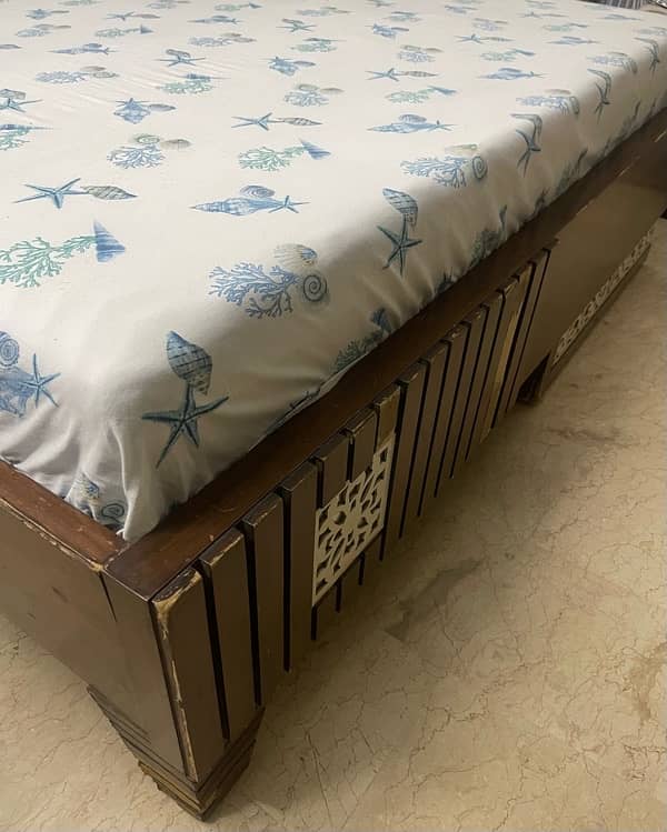 King size bed 76x80 inch 3